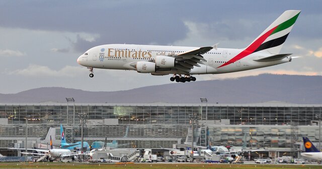 Emirates adds third flight to London Gatwick