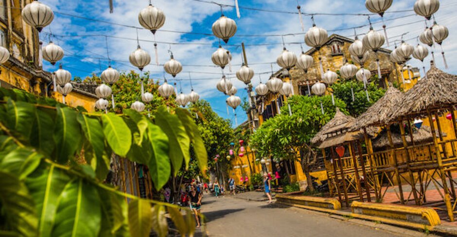 Vietnam aims to double tourist arrivals in 2023